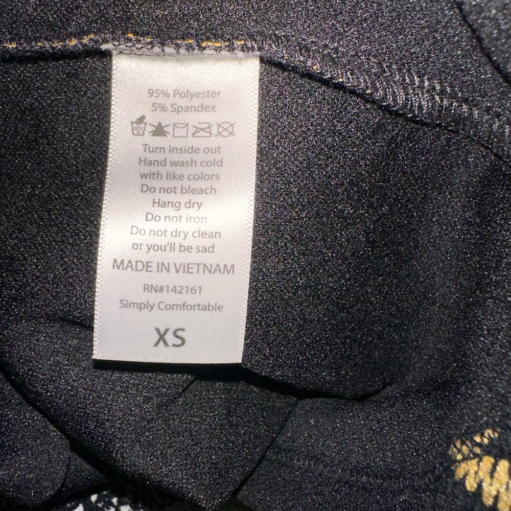 Lularoe‎ XS elegant black with gold roses Cassie pencil skirt.Embroidered look - Picture 7 of 7